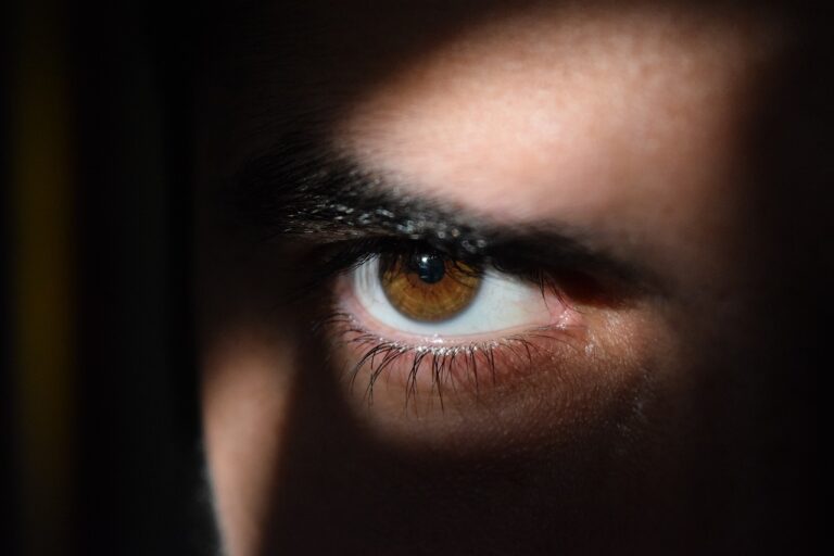 Brennende Augen – Ursachen und Symptome & Behandlung: