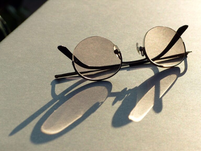 Was kann eine falsche Brille verursachen: Brillenunverträglichkeit & Anzeichen dafür, dass Sie eine neue Brille brauchen