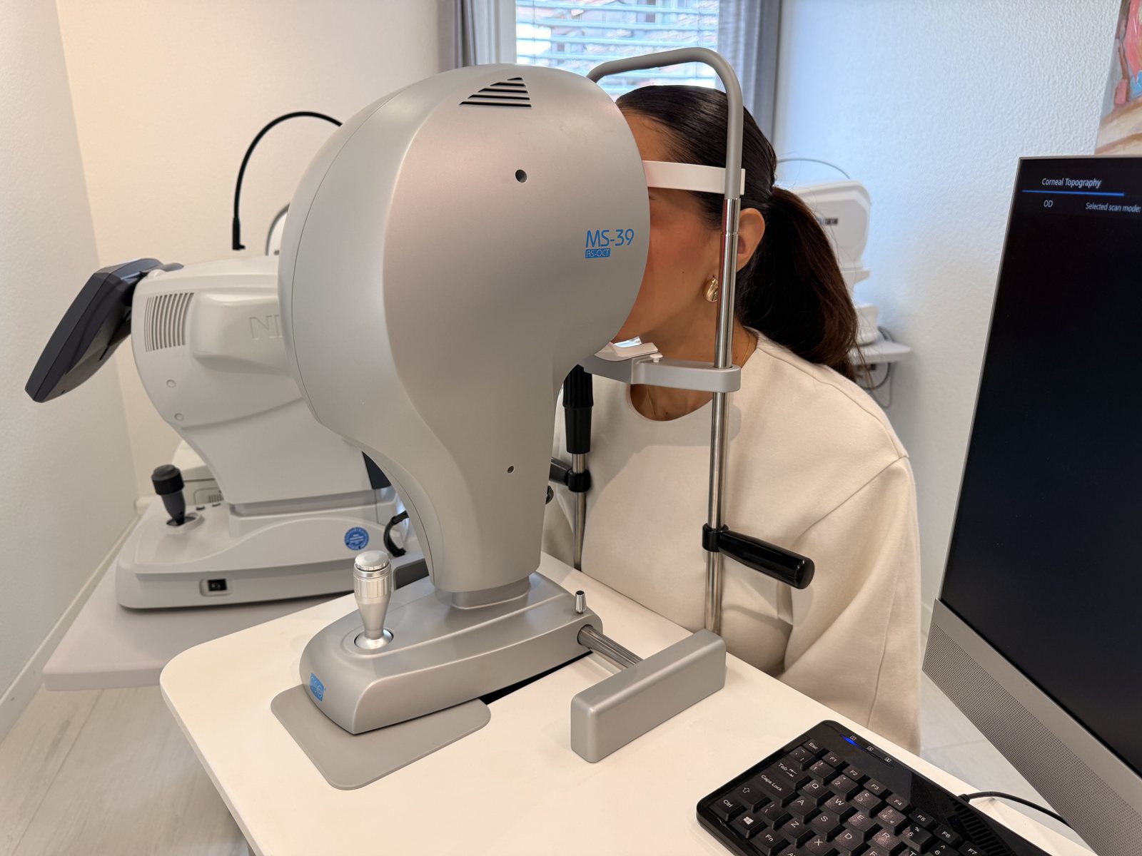 Misurazione della cornea con il MS-39 prima della chirurgia laser
